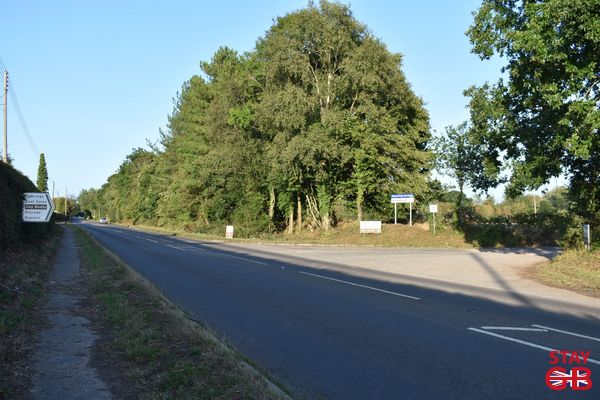 Photo showing the entrance to the Wayford Bridge Yacht Station from the A149